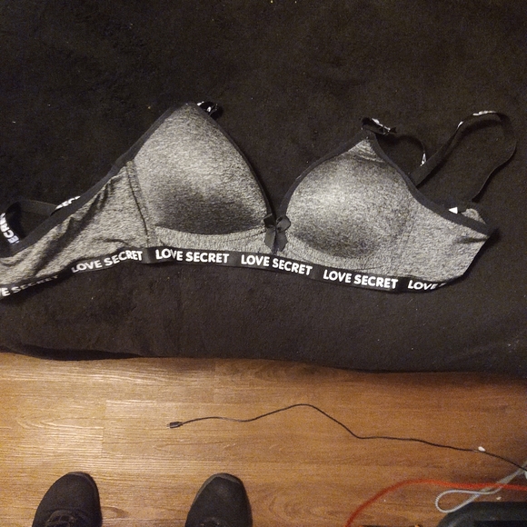 Bras - Picture 4 of 4